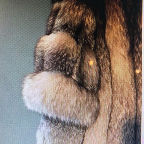 Crystal Fox stunning big sleeves super full - Picture 2 of 3